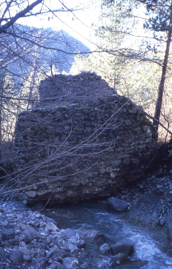 Auvare - Ruine du moulin sur la Mairola.