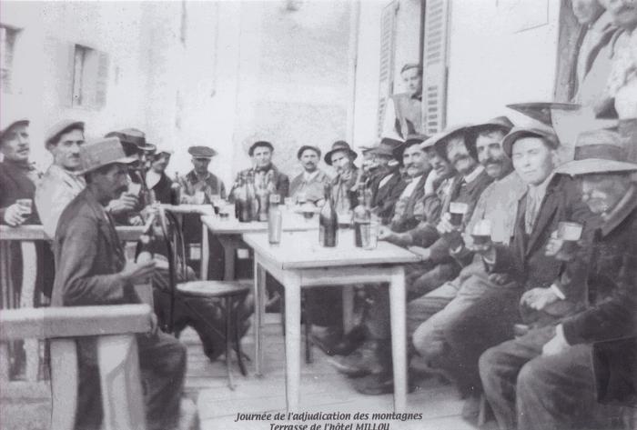 Journée d'adjucation des montagnes - terrasse de l'Hôtel Millou.