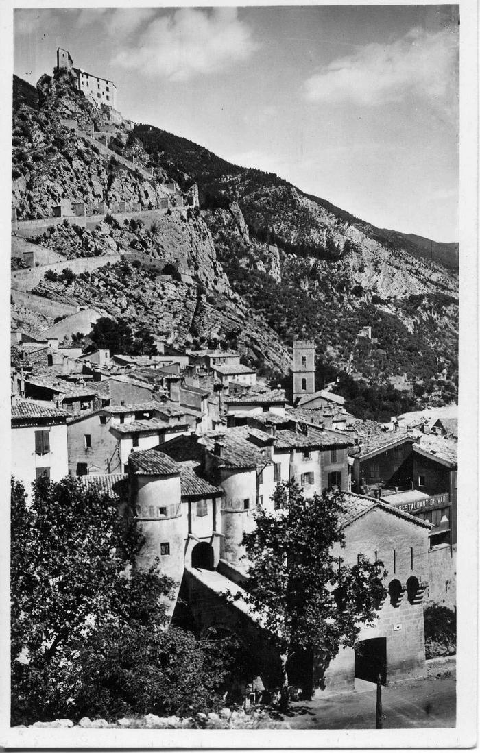 8. Entrevaux (B.A.) Alt 484 m - Porte et fort Vauban