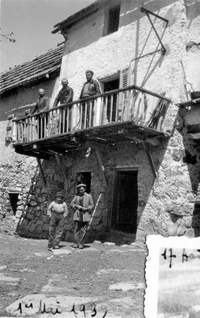 [Portrait de groupe, hameau des Laves, Barels, 1er mai 1939.]