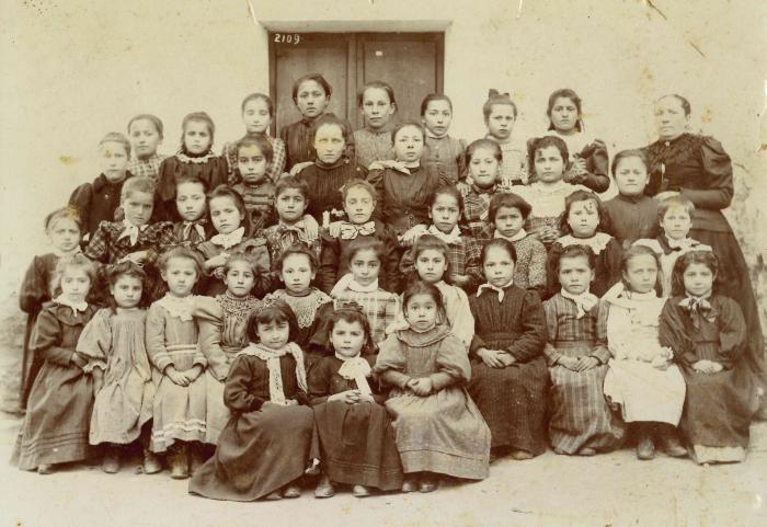 Classe Saint-Sauveur-sur-Tinée. "La classe de Mémé, Angèle Rovery, Saint-Sauveur" (au revers)