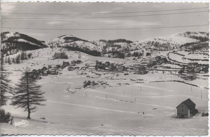 4024. Les Launes (alt. 1600 m) - tél 2 à Beuil - Vue générale