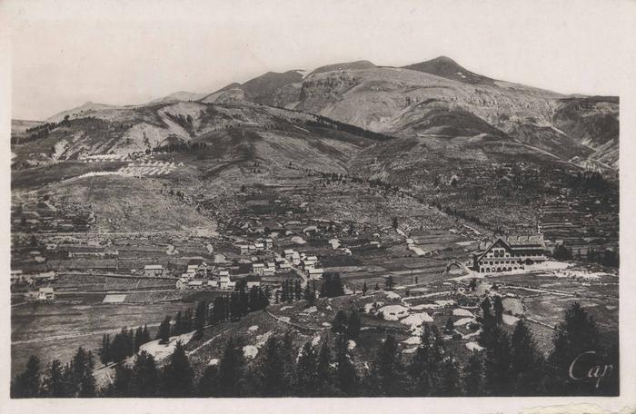 11308. Beuil (A.M. ) - Alt. 1500m - Le quartier des Launes et le Mont Mounier